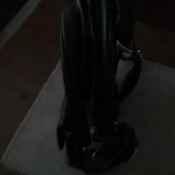 Guess Backpack - Picture 5 of 5